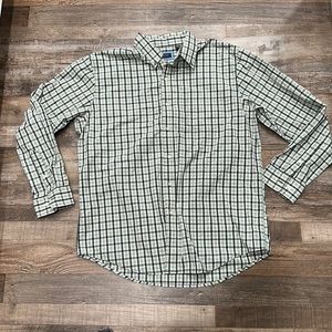 Arrow • green plaid button down w chest pocket